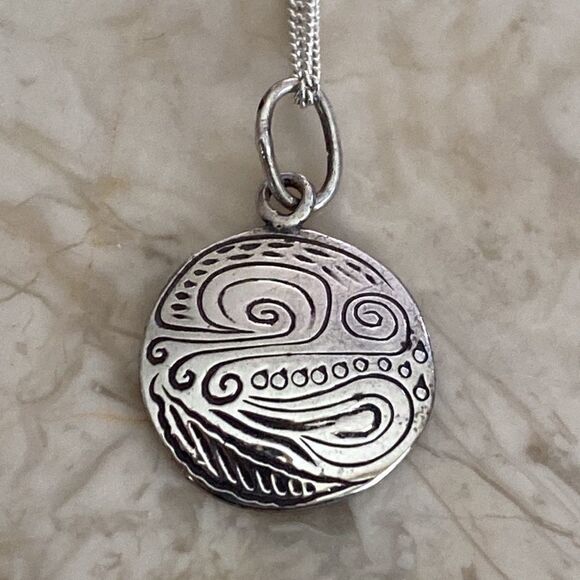 2003 Sterling Silver Signed First Nations Handcrafted Sea Bear Pendant Necklace - Picture 4 of 8